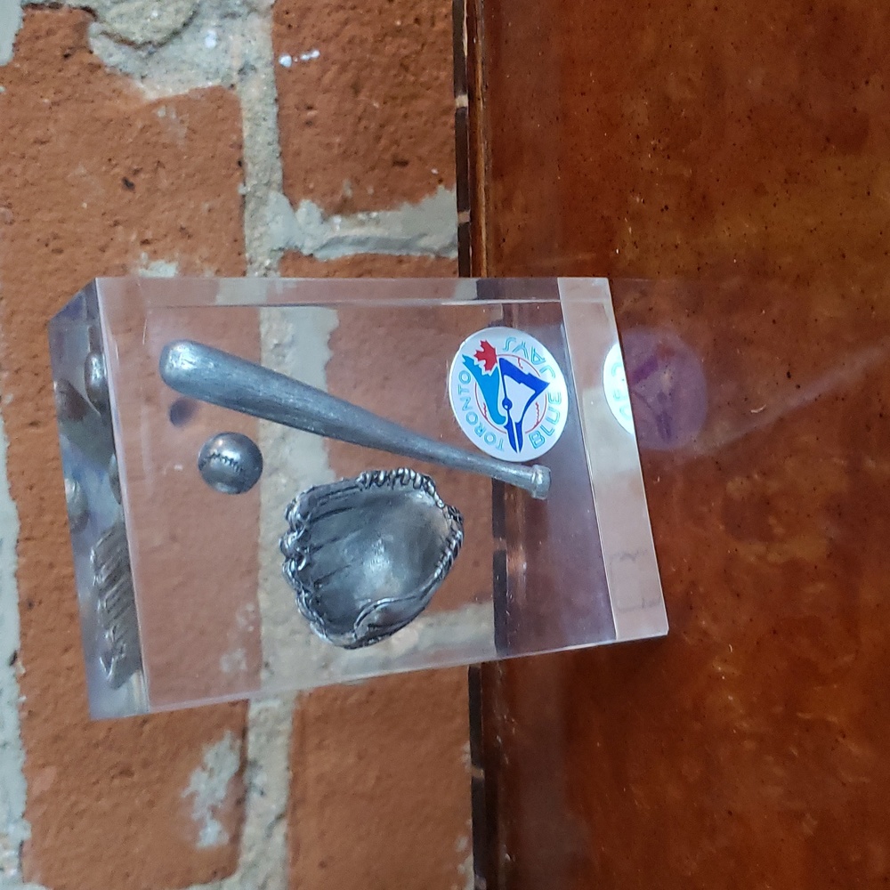 MLB Toronto Blue Jays Baseball Glove & Bat in Plexiglass 1993 World Series